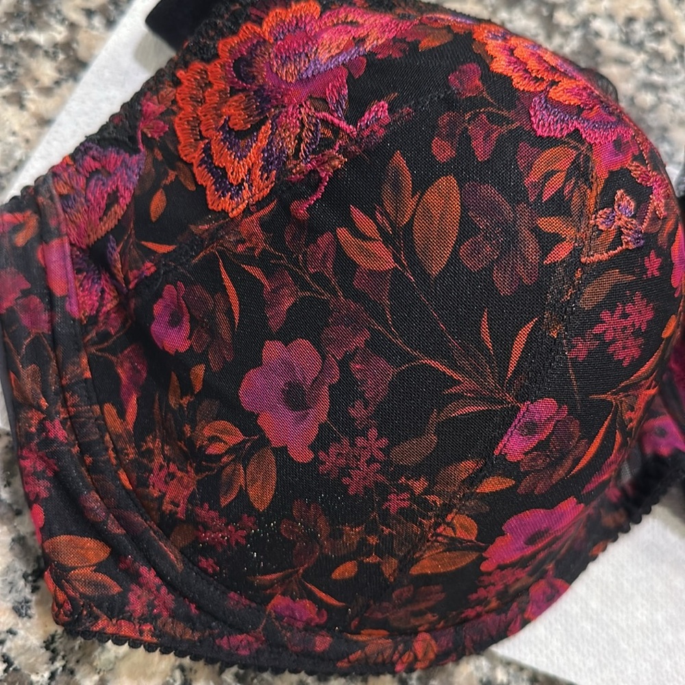 Prima Donna Bra - Black with iridescent flower design - Picture 7 of 8